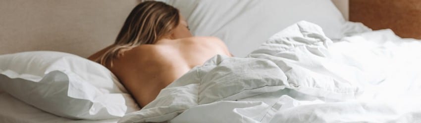 woman-sleeping-in-bed